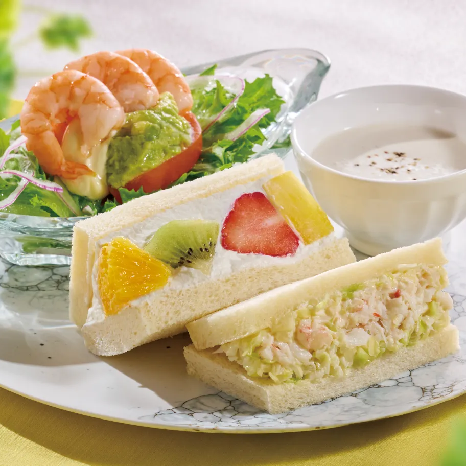 「海老アボカドの彩り野菜サラダ 選べるサンドプレート 冷たいスープ付き」販売開始！